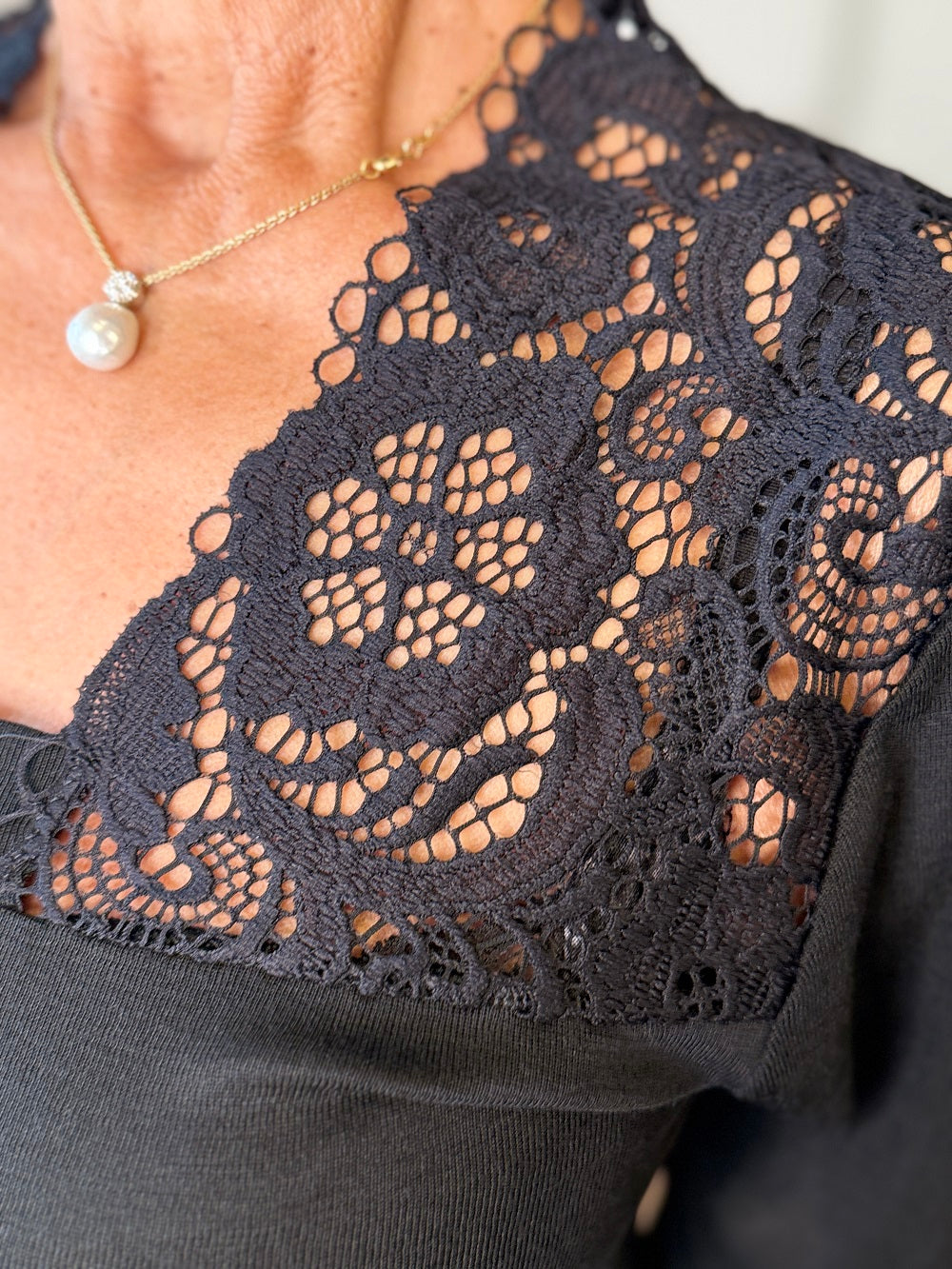 Maglia Manica Lunga Scollo Macrame' 25436