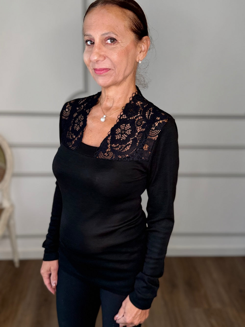 Maglia Manica Lunga Scollo Macrame' 25436