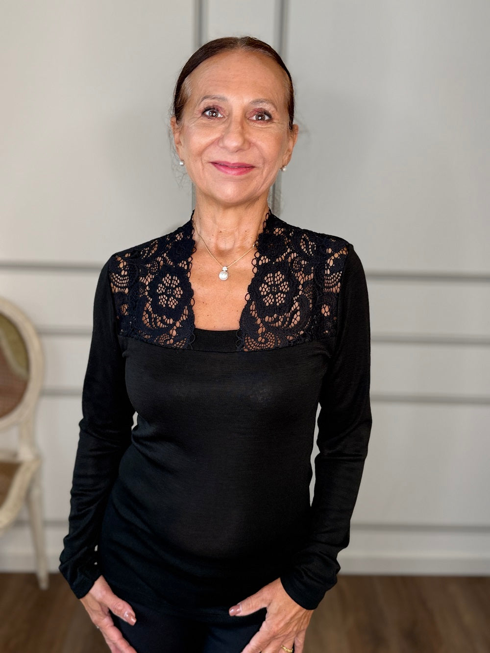 Maglia Manica Lunga Scollo Macrame' 25436