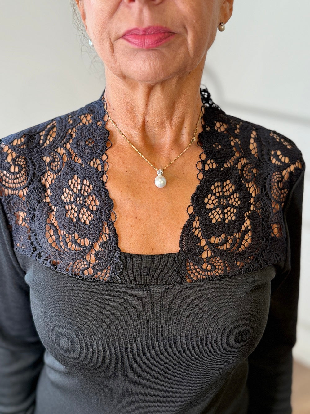 Maglia Manica Lunga Scollo Macrame' 25436